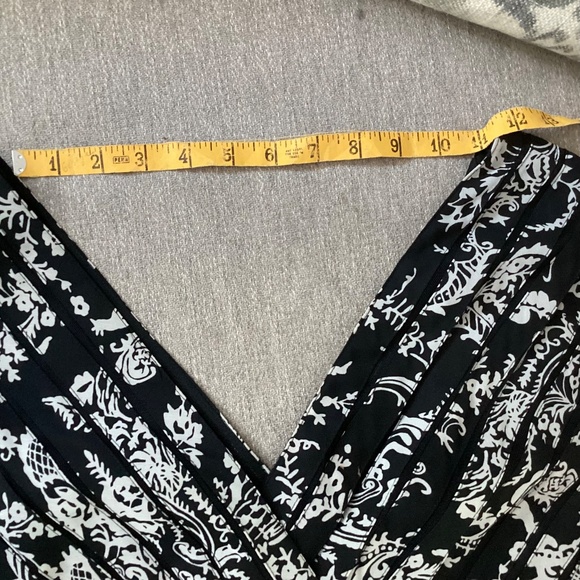 ADRIANNA PAPELL BLACK WHITE FLORAL DESIGN DRESS Size 10 - Picture 13 of 16